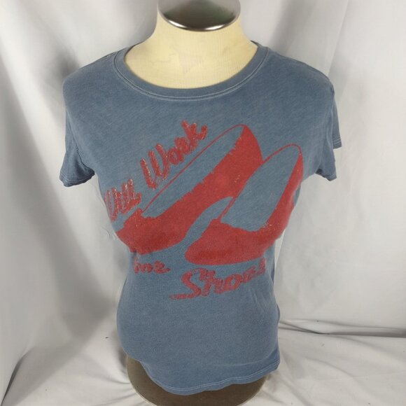 The Wizard of Oz Women's Juniors S/S T-Shirt Gray Red Shoes Sz Med - Picture 1 of 6